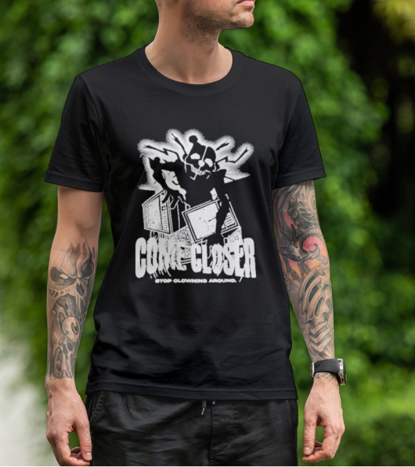 COME CLOSER STOP CLOWNING AROUND Jack-in-the-Box Skeleton With Lightning Effects T-Shirt