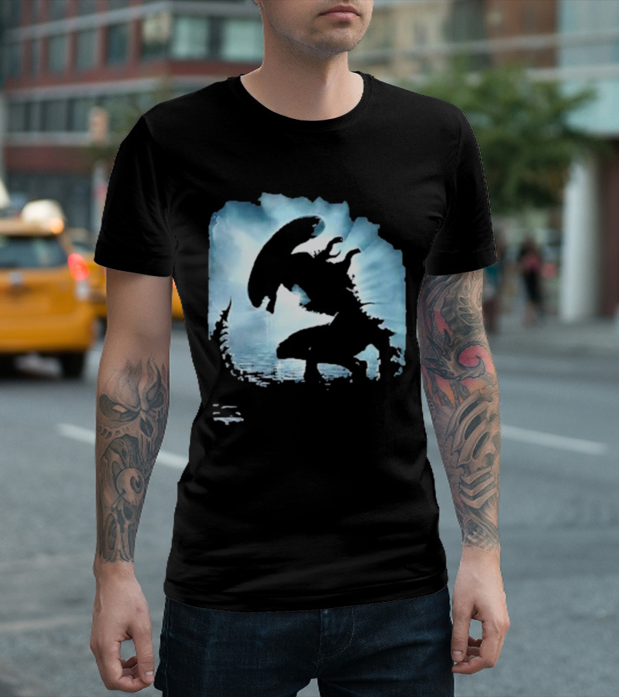 Alien Romulus Silhouette Against Oceanic Horizon 89 Rotten Tomatoes Debut T-Shirt