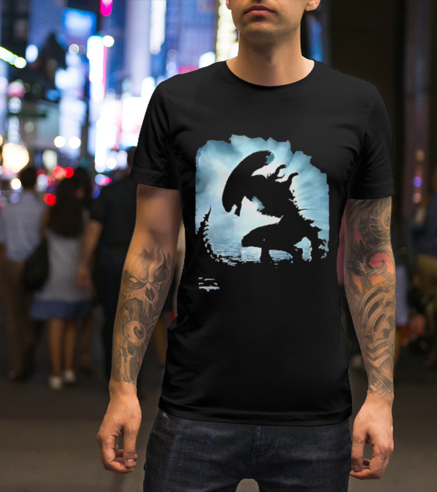 Alien Romulus Silhouette Against Oceanic Horizon 89 Rotten Tomatoes Debut T-Shirt