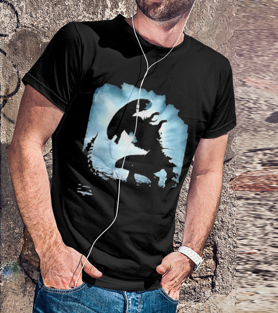 Alien Romulus Silhouette Against Oceanic Horizon 89 Rotten Tomatoes Debut T-Shirt