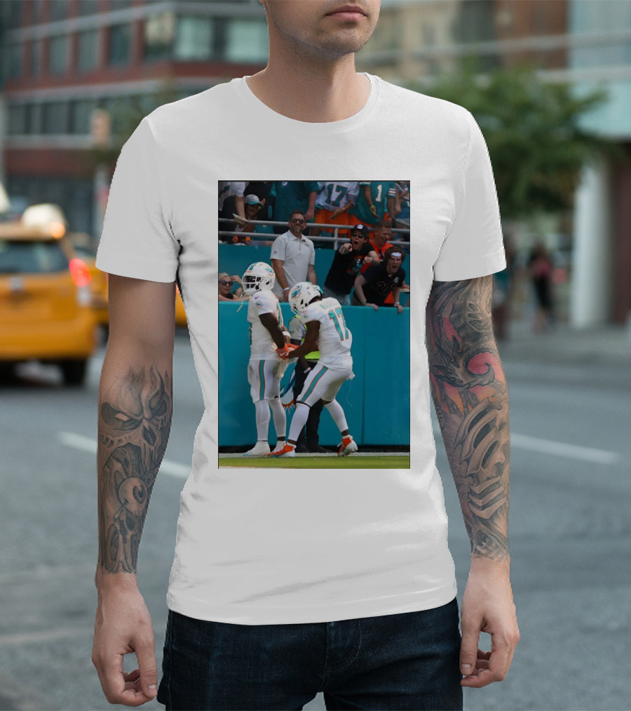 Miami Dolphins Tyreek Hill Celebration with Fans T-Shirt