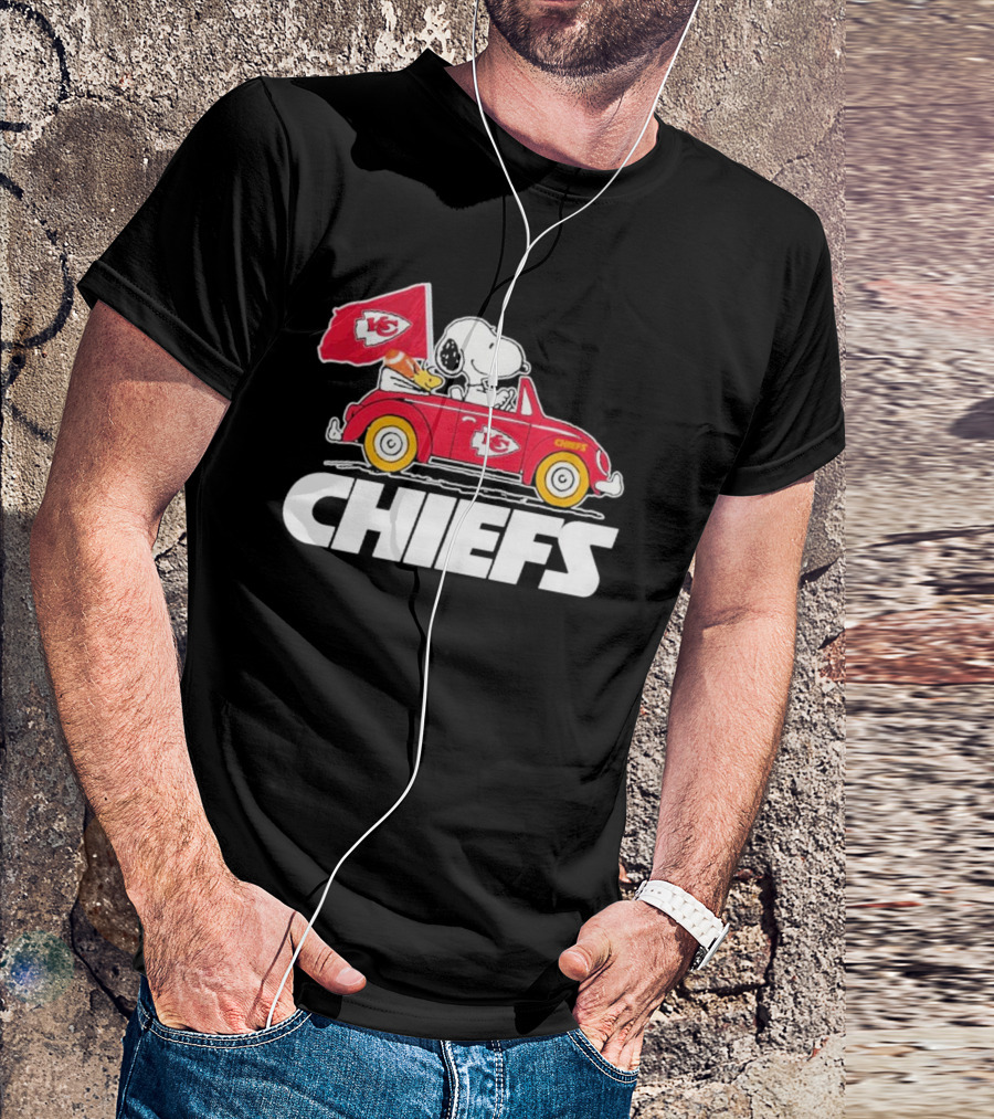 Snoopy Kansas City Chiefs Car With Flag T-Shirt