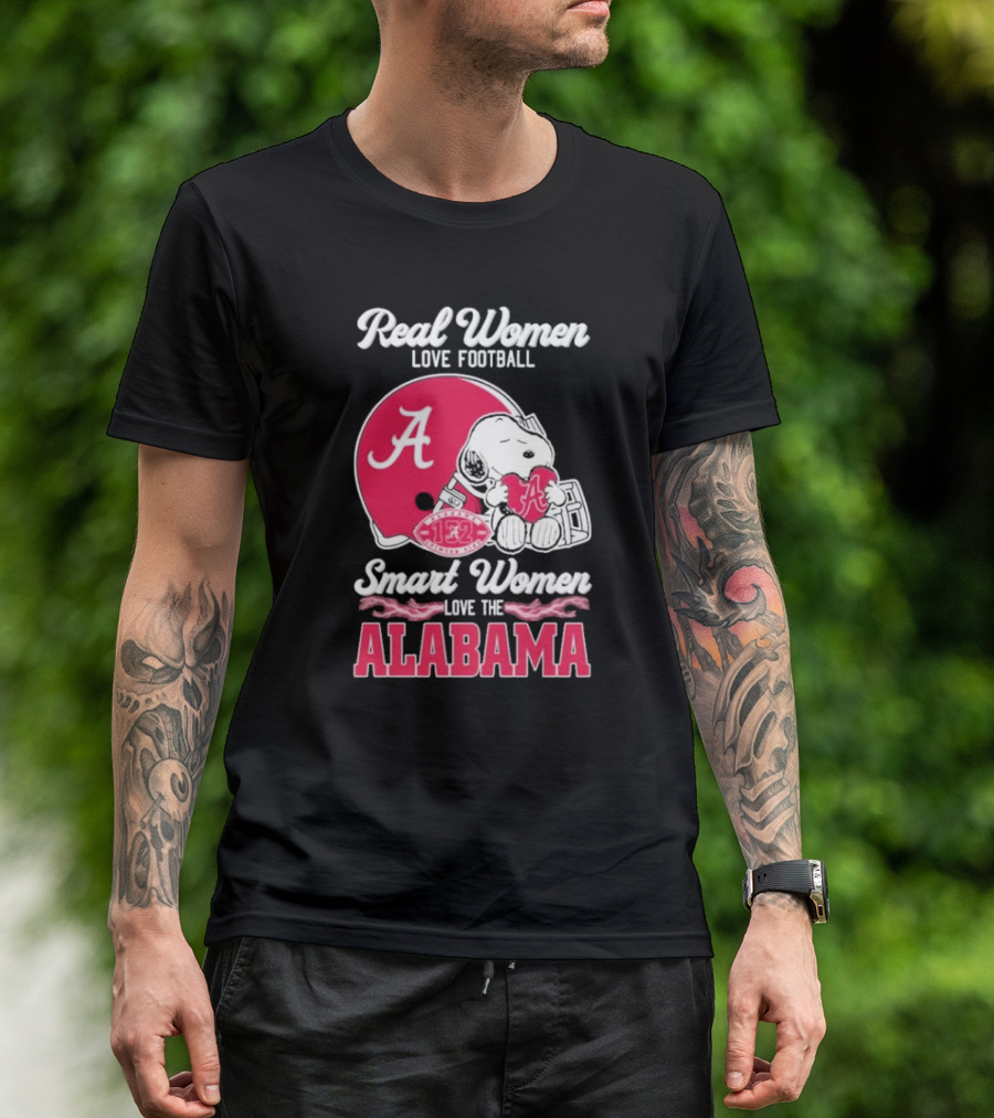 Real Women Love Football Smart Women Love The Alabama Crimson Tide 132 Season Snoopy Helmet T-Shirt