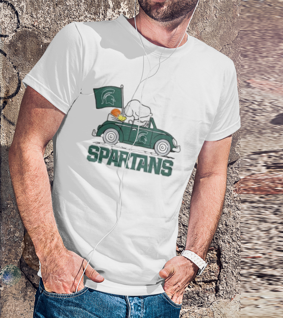 Spartans Peanuts Snoopy Woodstock Car Cartoon Sports T-Shirt