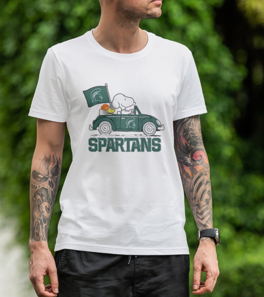 Spartans Peanuts Snoopy Woodstock Car Cartoon Sports T-Shirt