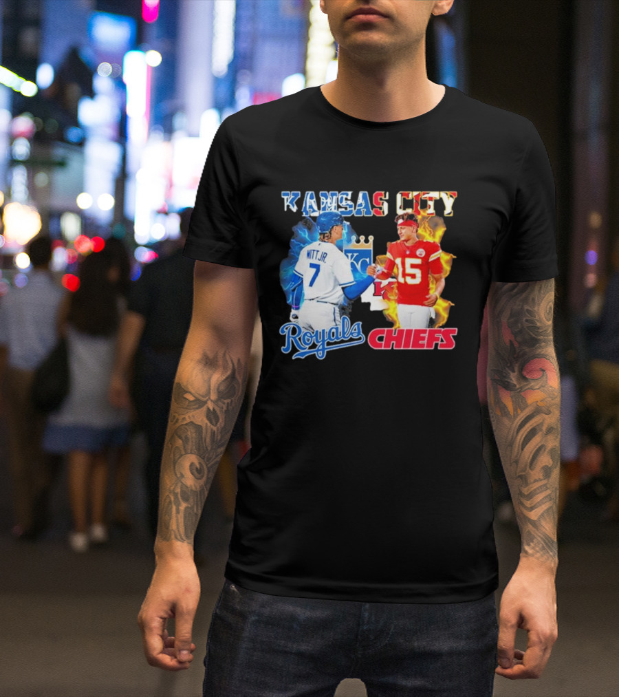 Kansas City Royals Bobby Witt Jr Shake Hands Chiefs Patrick Mahomes T-Shirt