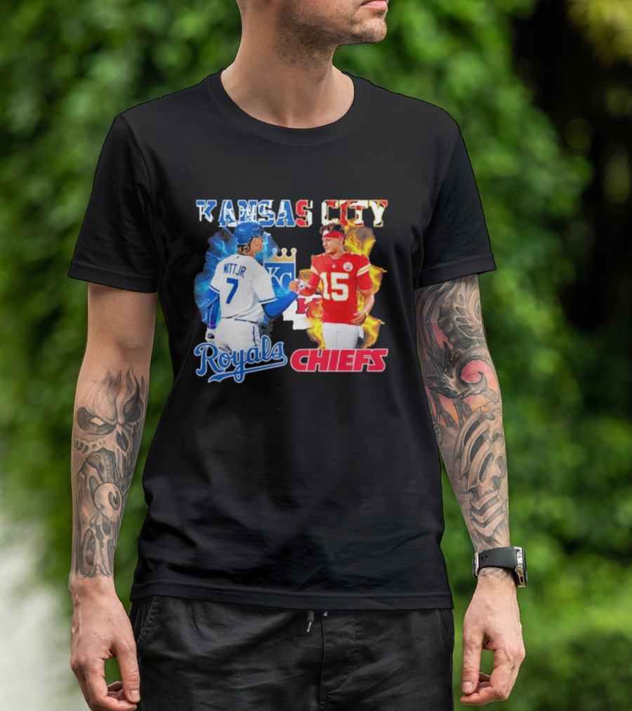 Kansas City Royals Bobby Witt Jr Shake Hands Chiefs Patrick Mahomes T-Shirt