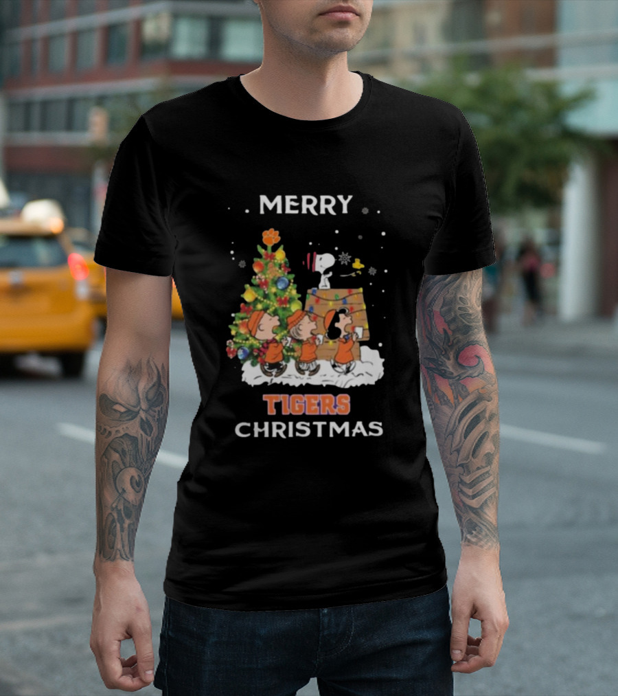 Merry Christmas Clemson Tigers Snoopy and Friends T-Shirt