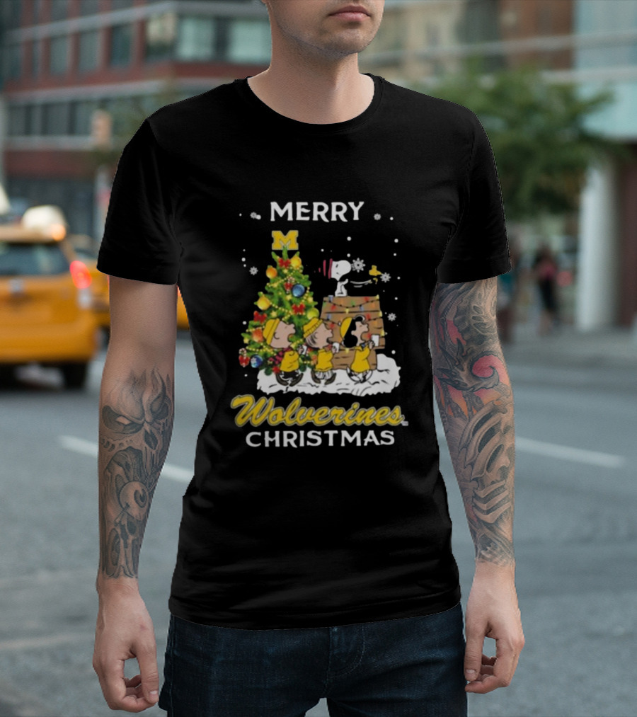Merry Wolverines Christmas 2024 Michigan X Snoopy And Friends T-Shirt