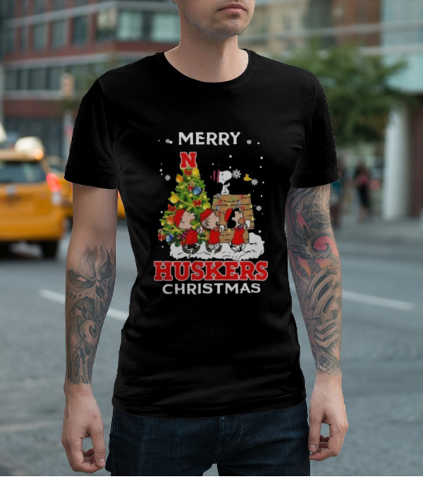 Merry Huskers Christmas Snoopy And Friends Nebraska Cornhuskers T-Shirt