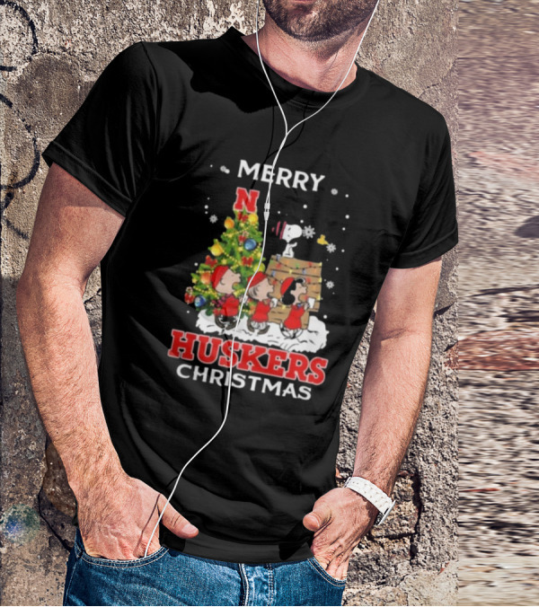 Merry Huskers Christmas Snoopy And Friends Nebraska Cornhuskers T-Shirt