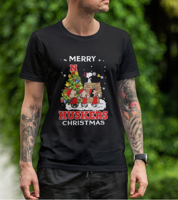 Merry Huskers Christmas Snoopy And Friends Nebraska Cornhuskers T-Shirt