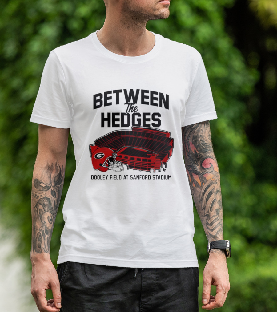 Between The Hedges Georgia Bulldogs Dooley Field At Sanford Stadium T-Shirt