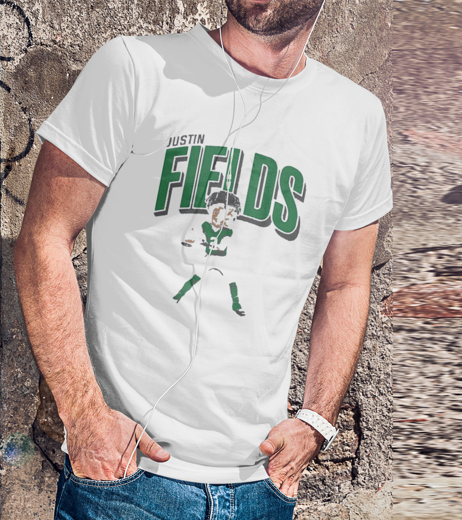 Justin Fields Caricature Greens And Grays Dynamic Pose T-Shirt