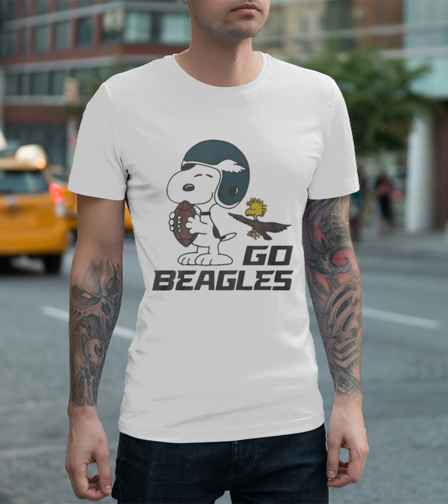 Peanuts Go Beagles Football Snoopy Woodstock Helmet Icon T-Shirt