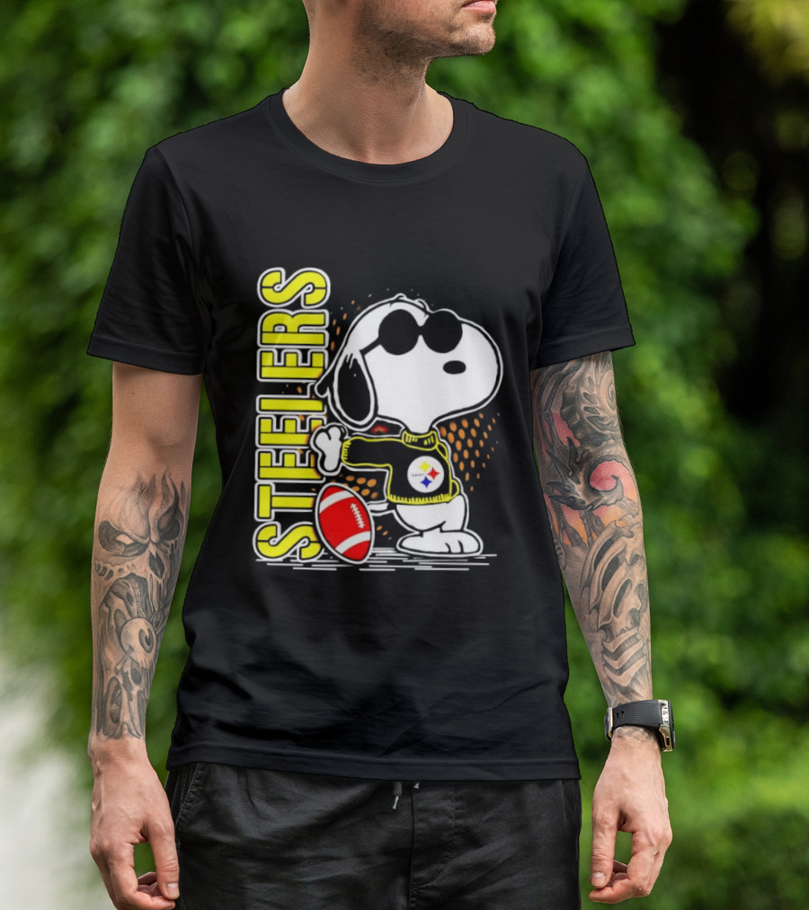 Steelers Snoopy Football Sunglasses Sports T-Shirt