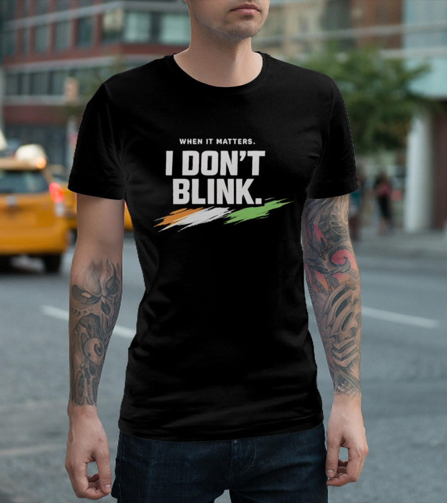 When It Matters I Don't Blink Bold Text With Orange White Green Brush Strokes T-Shirt