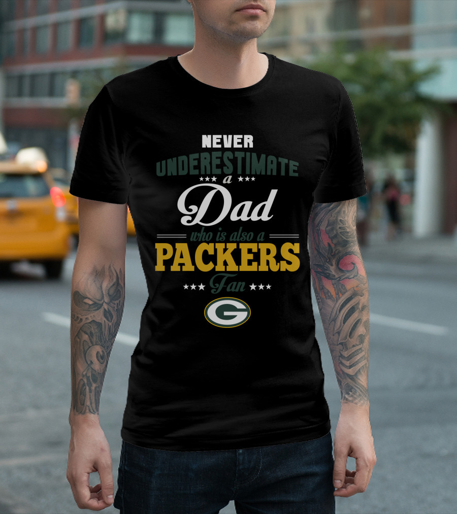 Never Underestimate A Dad Who Is Also A Packers Fan Green Bay Packers T-Shirt