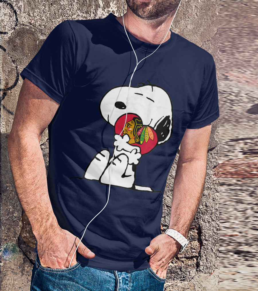 Snoopy Hugging Chicago Blackhawks Hockey T-Shirt