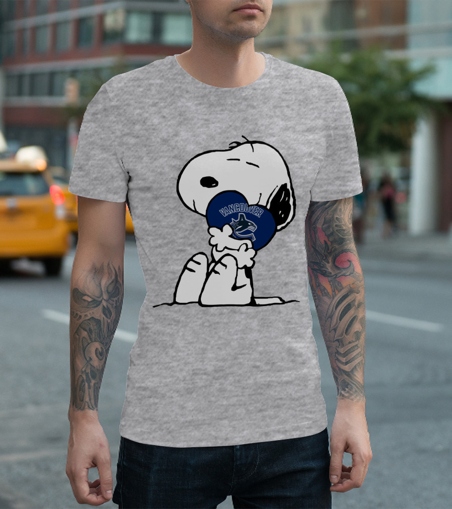 Vancouver Canucks Snoopy Hockey Puck T-Shirt