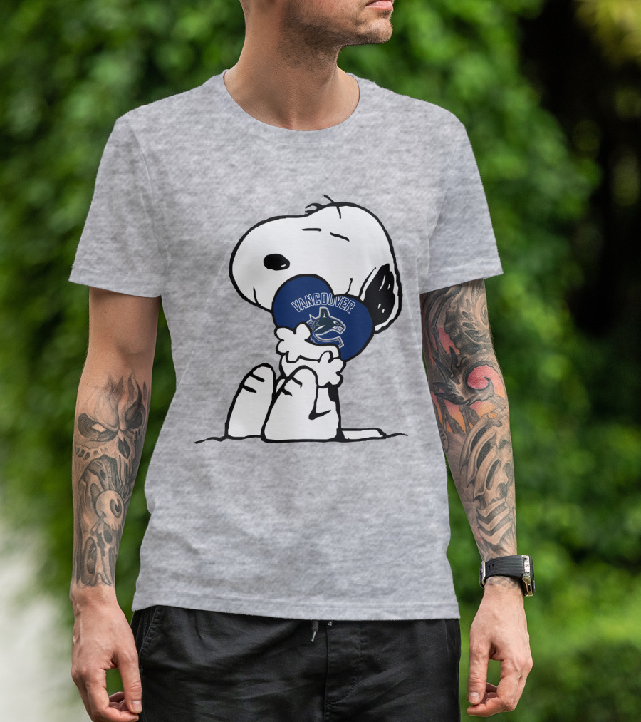 Vancouver Canucks Snoopy Hockey Puck T-Shirt