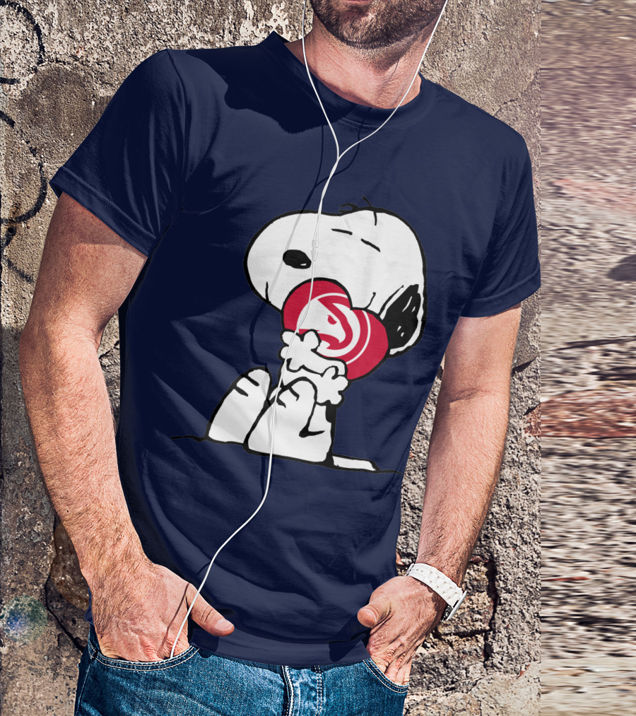 Atlanta Hawks Snoopy Hugging T-Shirt