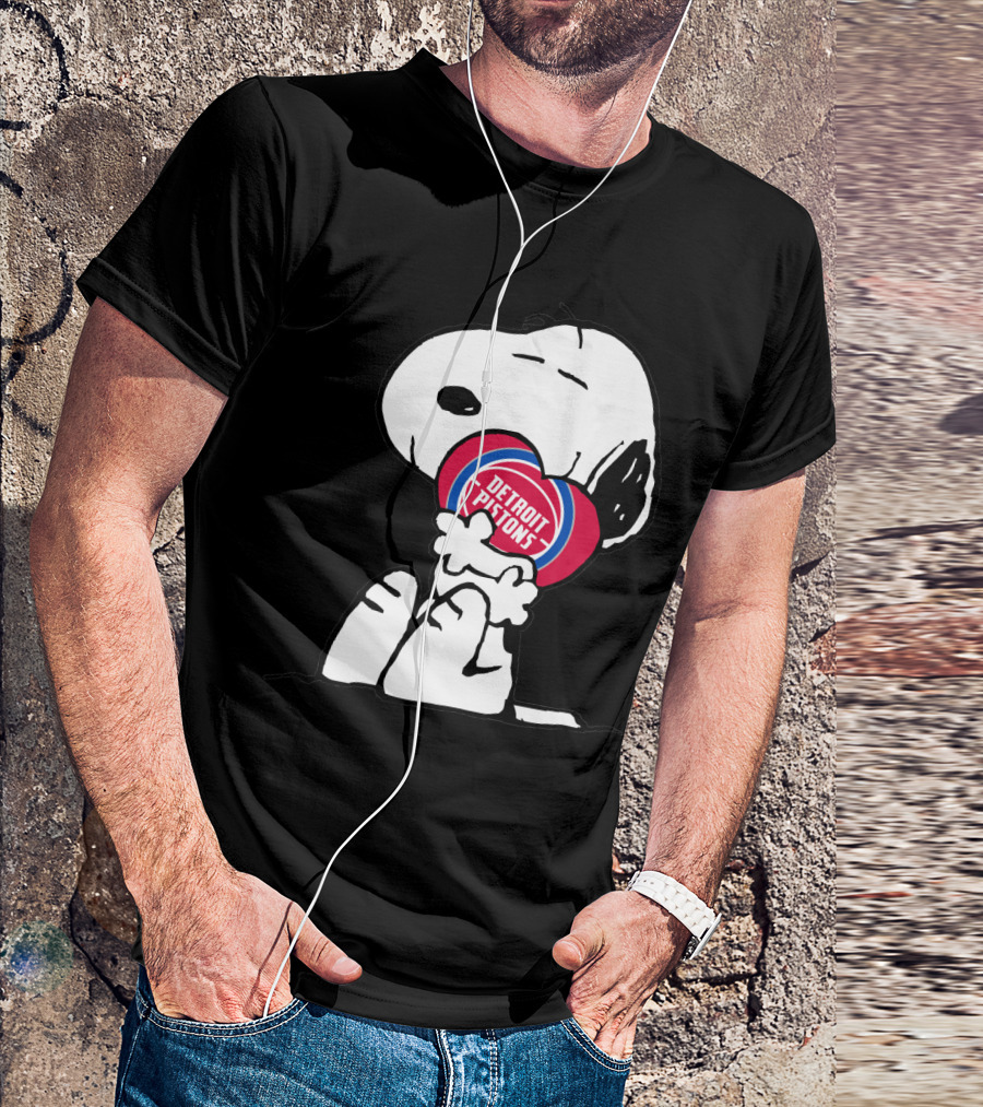 Detroit Pistons Snoopy Hugging Heart T-Shirt