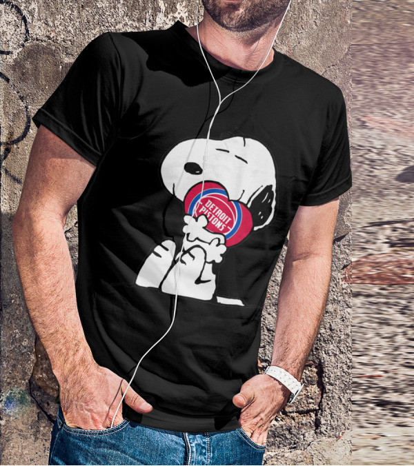 Detroit Pistons Snoopy Hugging Heart T-Shirt
