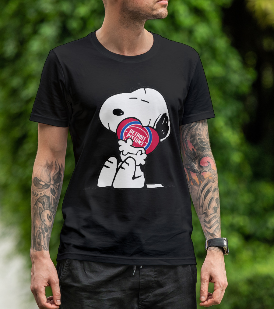 Detroit Pistons Snoopy Hugging Heart T-Shirt
