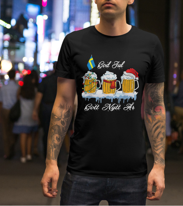 God Jul Gott Nytt År Swedish Christmas Beer Mugs With Santa Hat And Flag T-Shirt