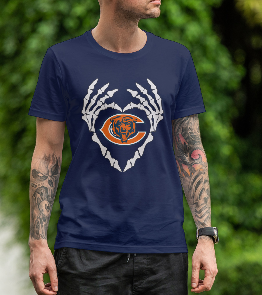 Chicago Bears Skeleton Hands Heart T-Shirt
