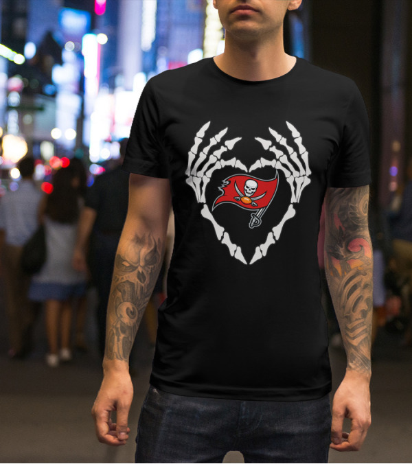 Skeleton Heart With Buccaneers Flag T-Shirt