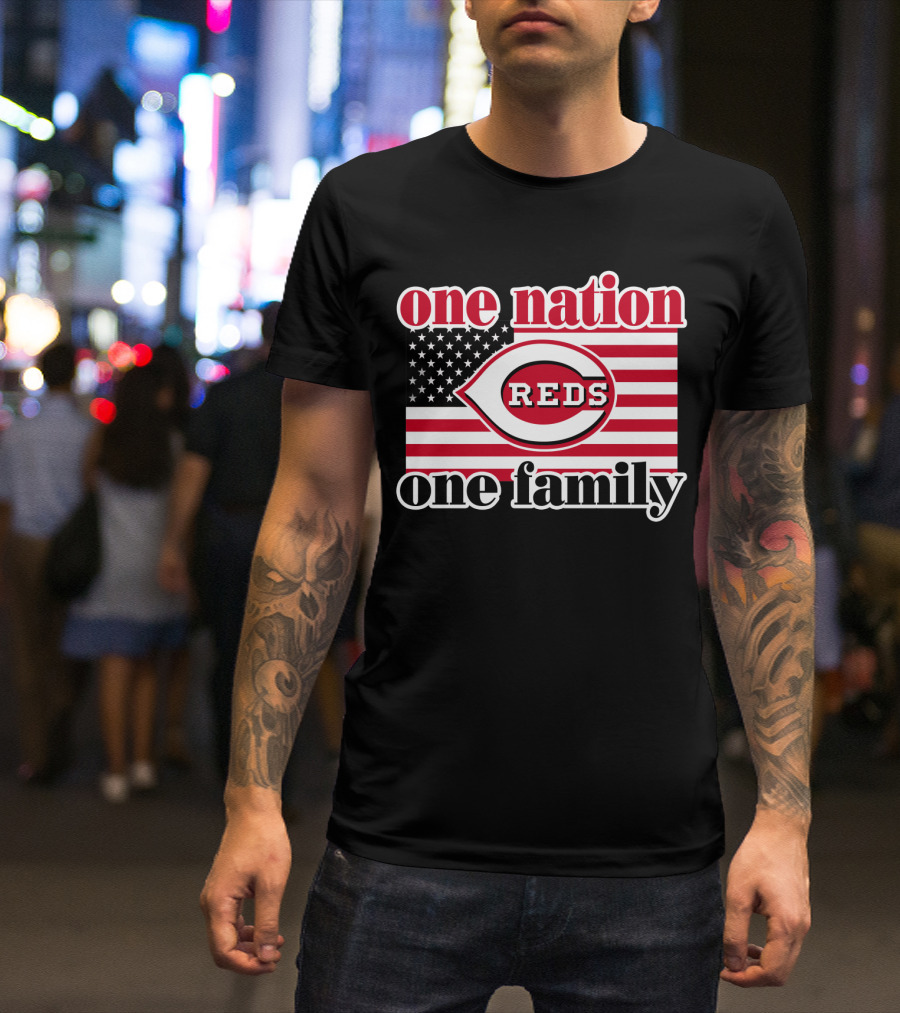 One Nation One Family Cincinnati Reds American Flag T-Shirt