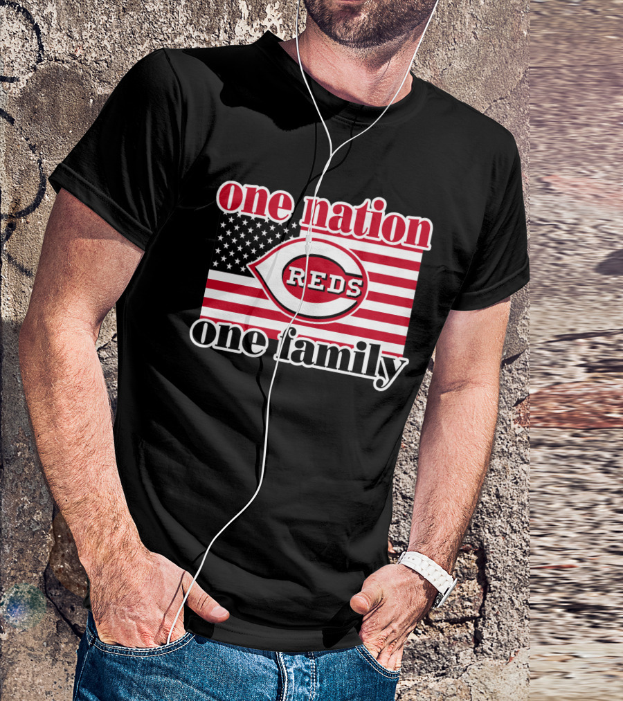 One Nation One Family Cincinnati Reds American Flag T-Shirt