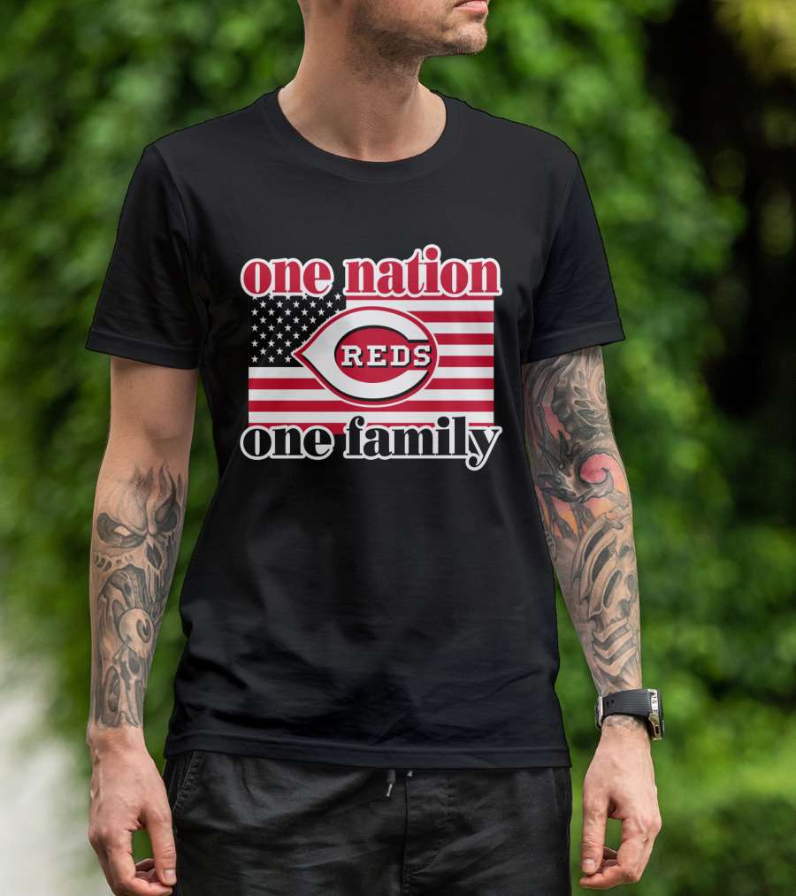One Nation One Family Cincinnati Reds American Flag T-Shirt