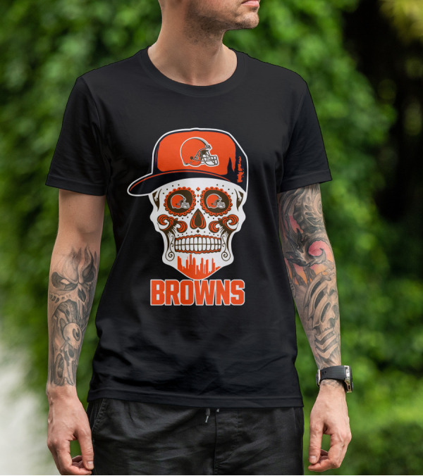 Cleveland Browns Sugar Skull With Orange Helmet And Brow Skyline T-Shirt