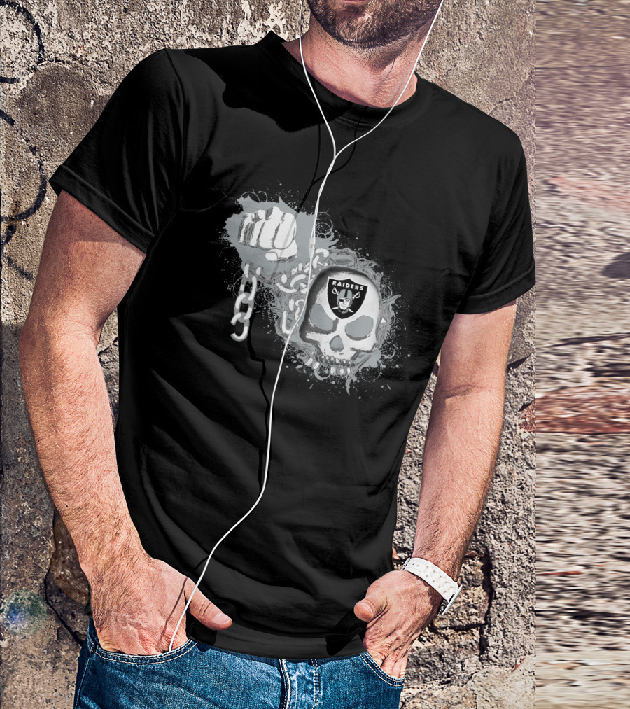 Las Vegas Raiders Skull And Fist Graphic With Chains T-Shirt