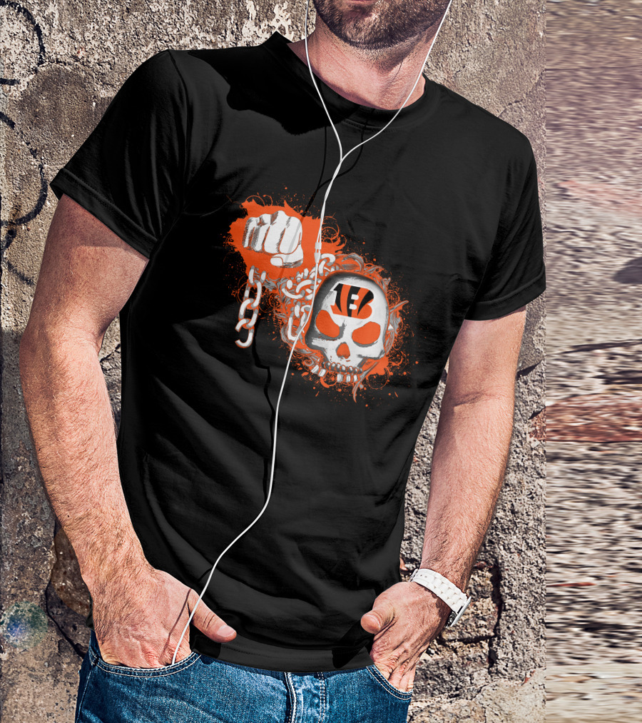 Cincinnati Bengals Skull And Fist Chains T-Shirt