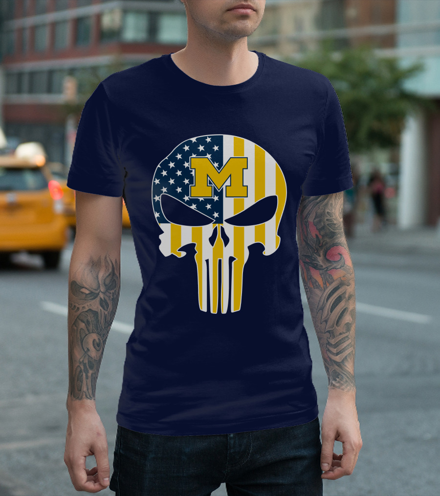 Michigan Wolverines Punisher Skull American Flag M T-Shirt
