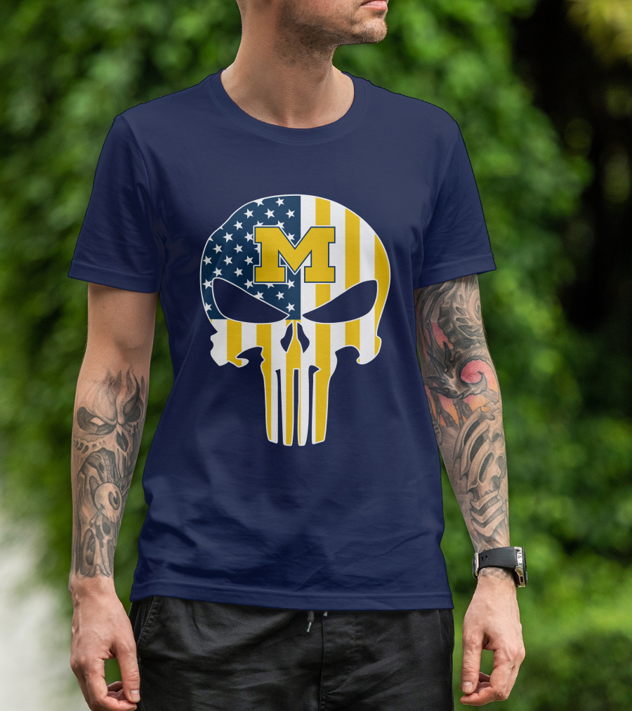 Michigan Wolverines Punisher Skull American Flag M T-Shirt