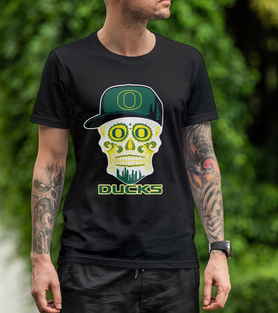 Oregon Ducks Skull With Hat And Cityscape T-Shirt