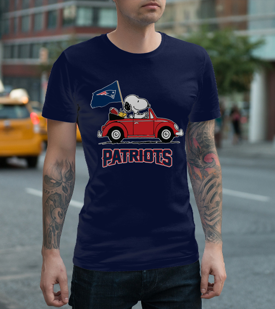 New England Patriots Snoopy Driving Classic Red Car With Flag T-Shirt
