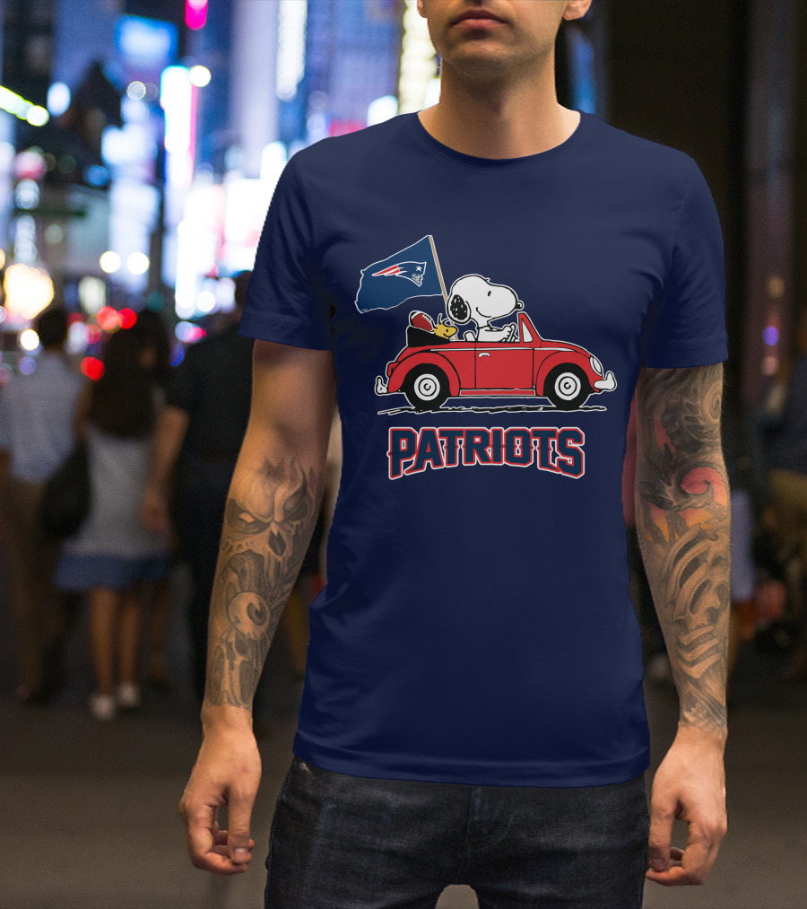 New England Patriots Snoopy Driving Classic Red Car With Flag T-Shirt