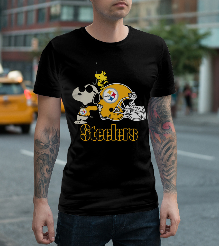 Snoopy And Woodstock With Pittsburgh Steelers Helmet T-Shirt
