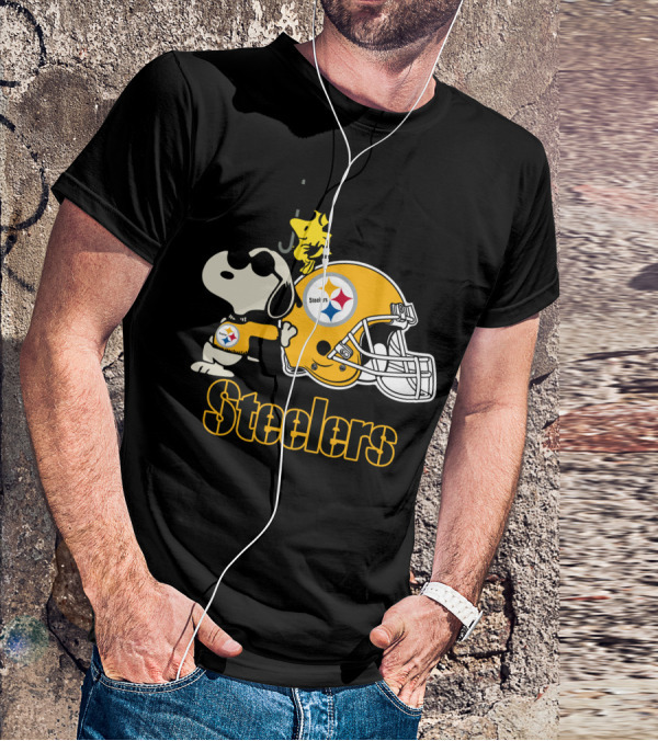 Snoopy And Woodstock With Pittsburgh Steelers Helmet T-Shirt