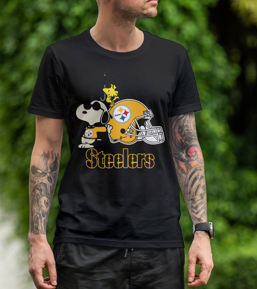 Snoopy And Woodstock With Pittsburgh Steelers Helmet T-Shirt