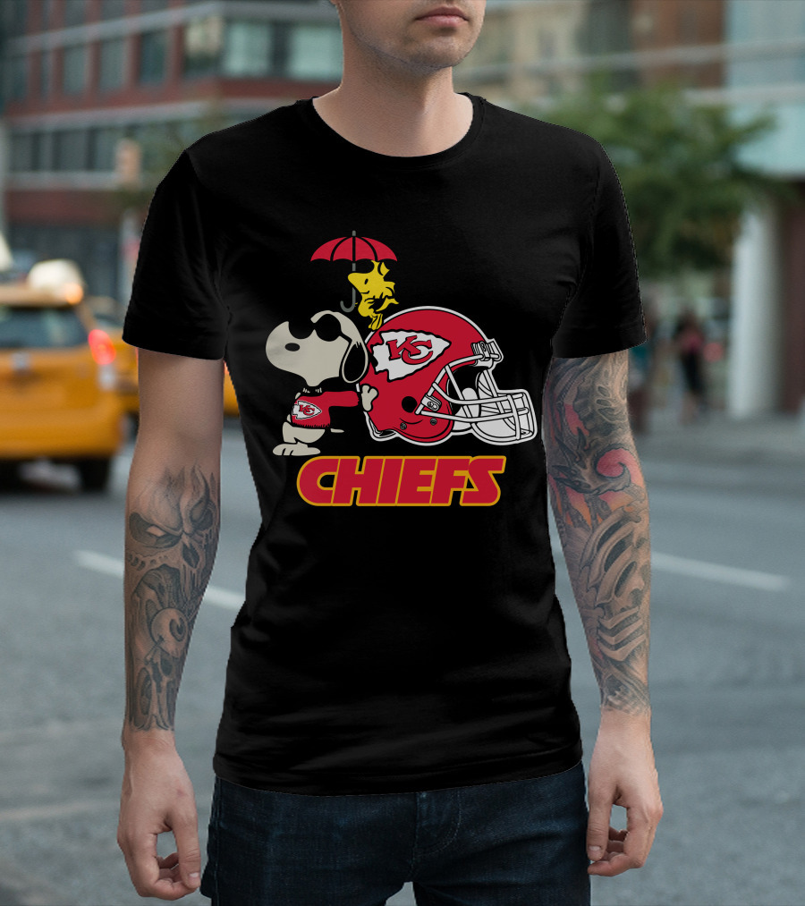 Kansas City Chiefs Snoopy Woodstock Helmet Chiefs T-Shirt