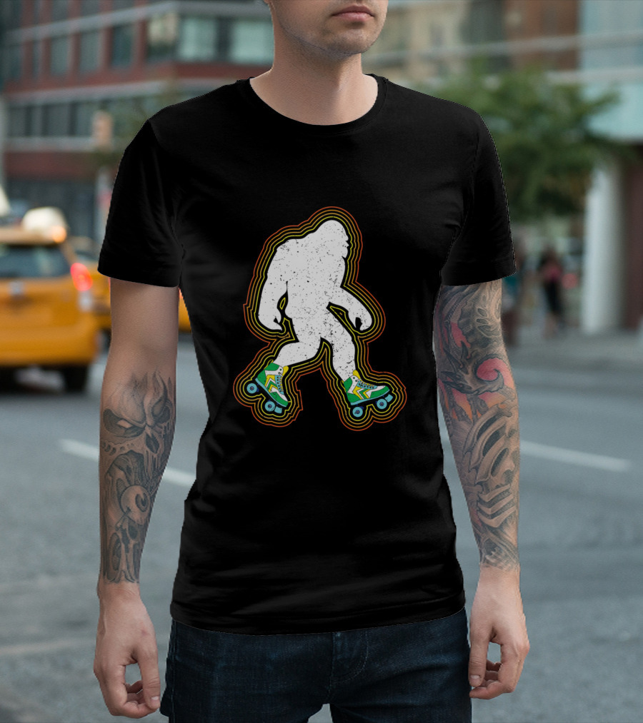 Bigfoot Sasquatch Skates Vintage Retro Style Rollerskate T-Shirt