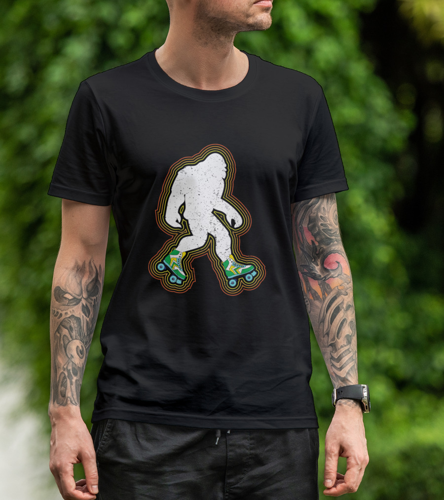 Bigfoot Sasquatch Skates Vintage Retro Style Rollerskate T-Shirt