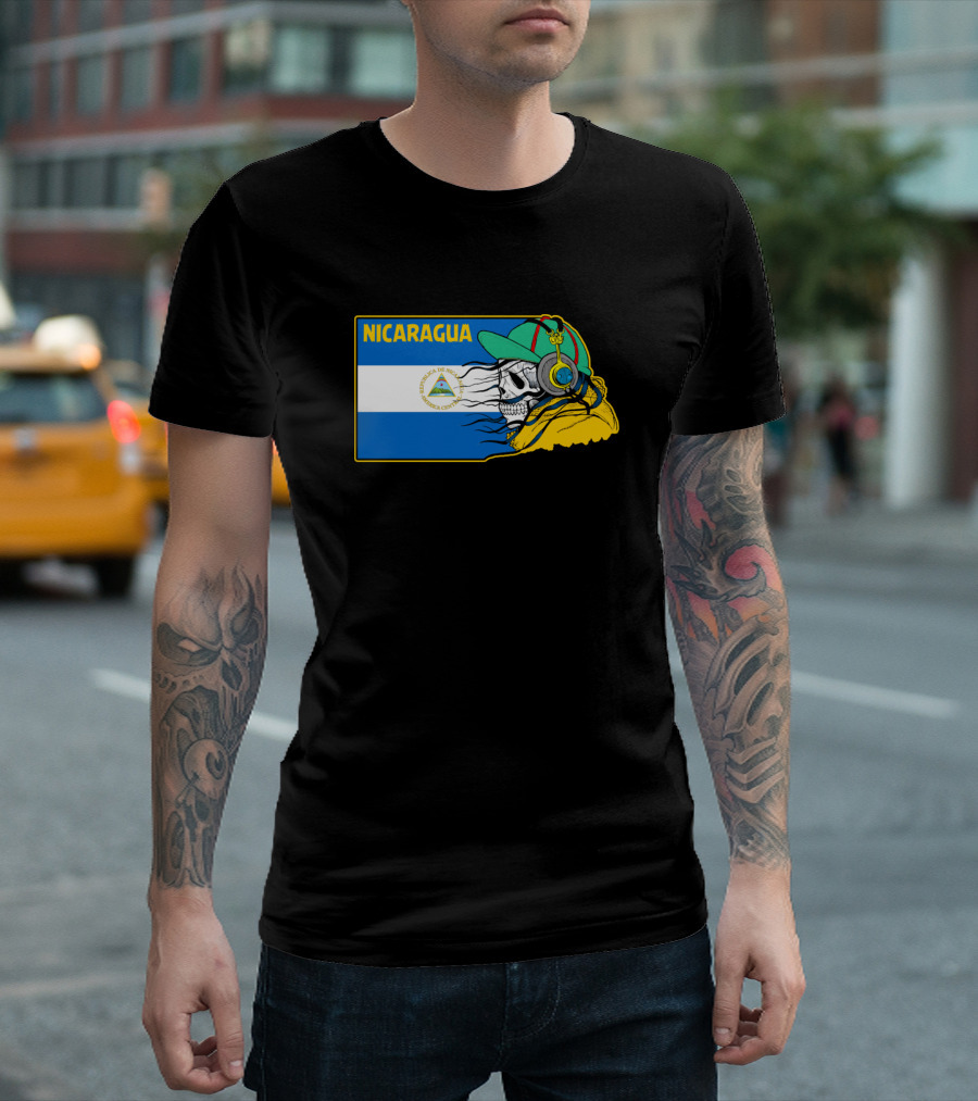 Nicaragua Skull with Headphones Cool Nicaragua Flag T-Shirt